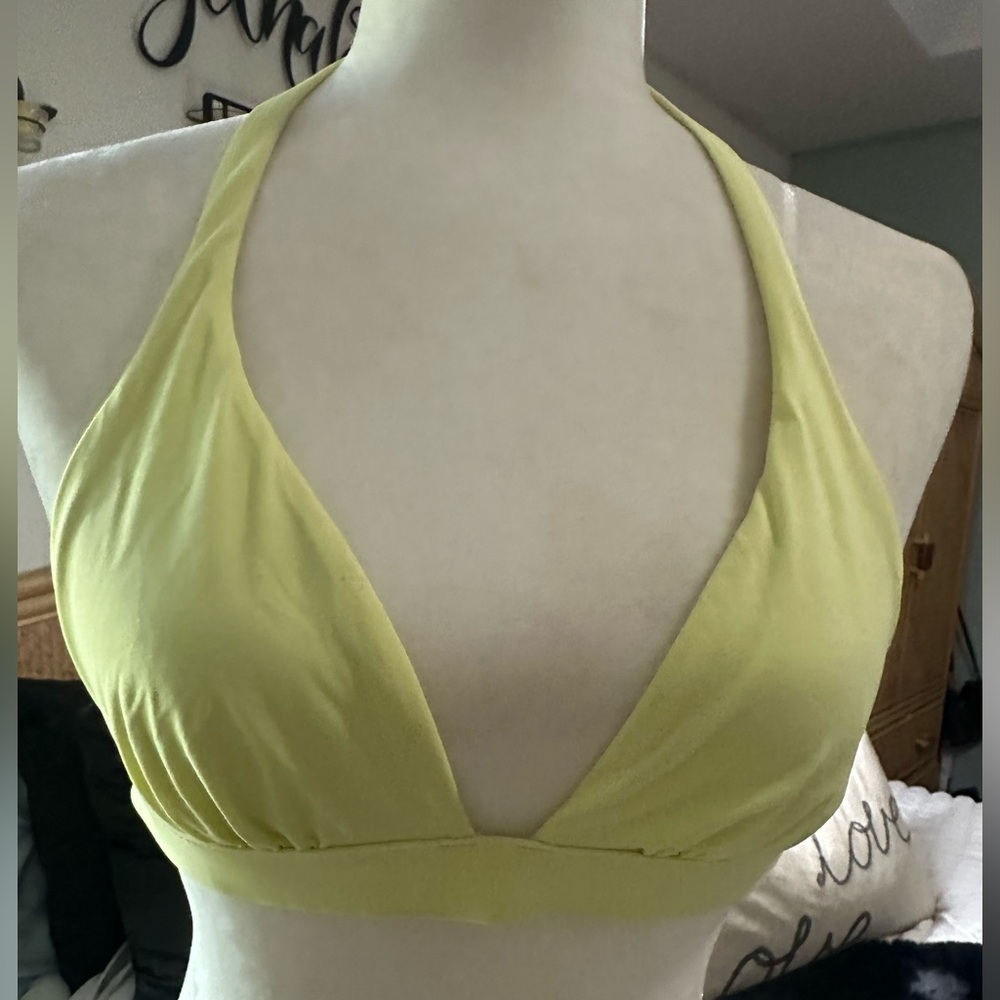 🌸🌸Victoria's Secret Lime and White Bikini Top